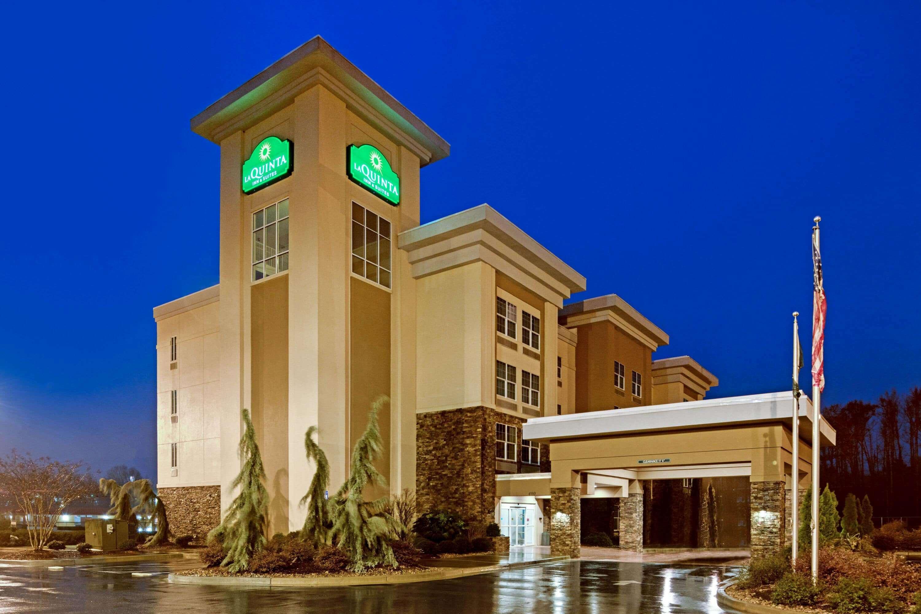 La Quinta By Wyndham Forsyth Hotel Exterior photo