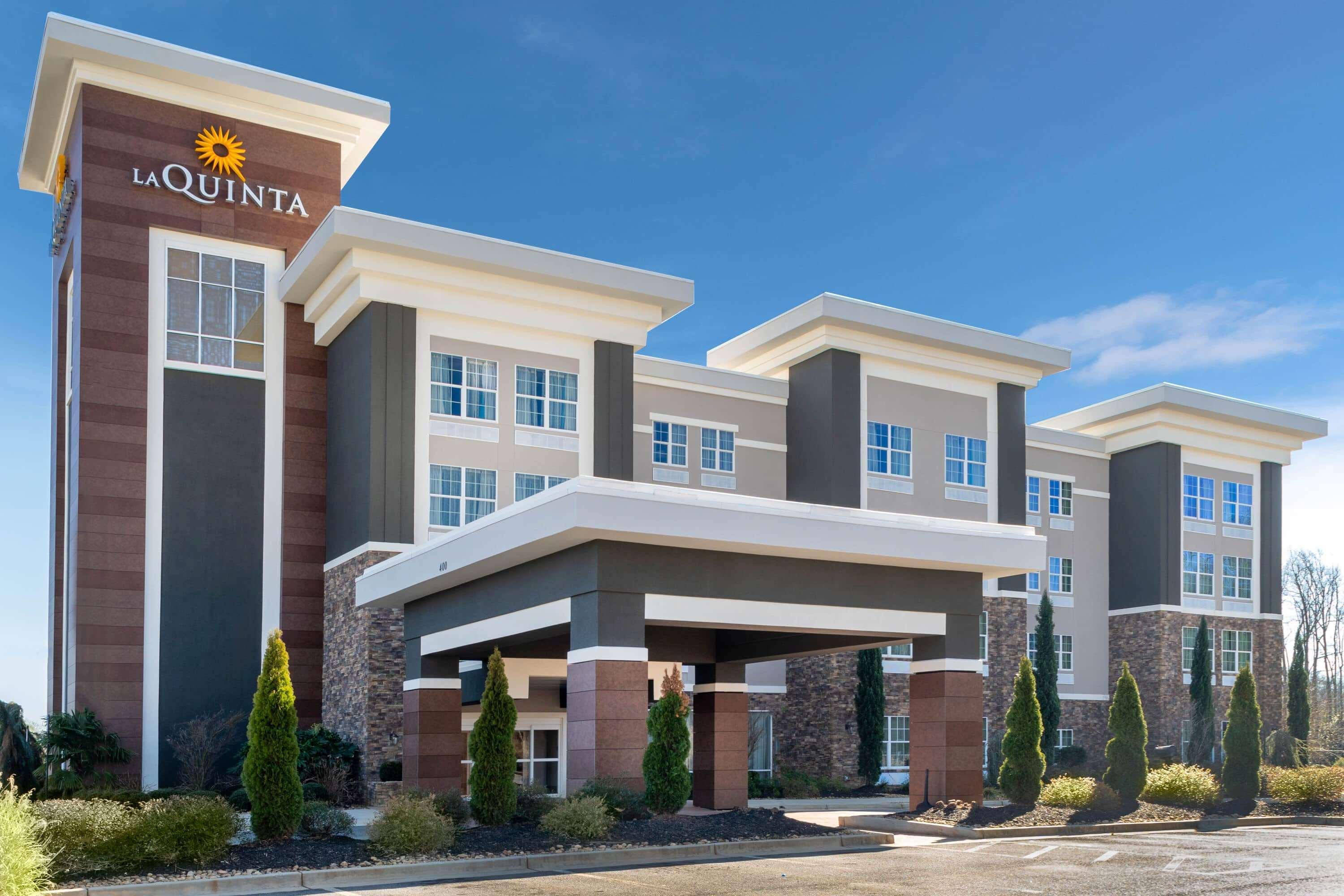 La Quinta By Wyndham Forsyth Hotel Exterior photo