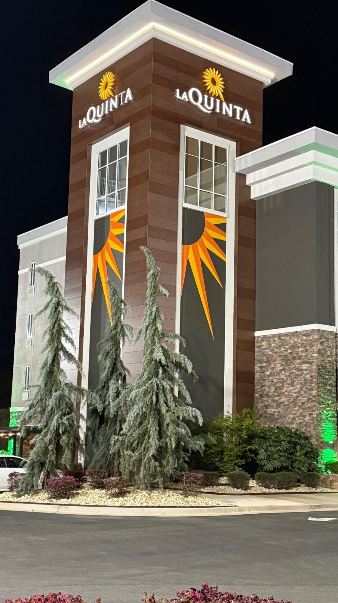 La Quinta By Wyndham Forsyth Hotel Exterior photo