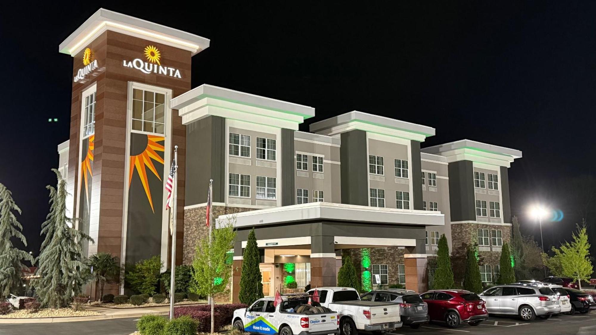 La Quinta By Wyndham Forsyth Hotel Exterior photo